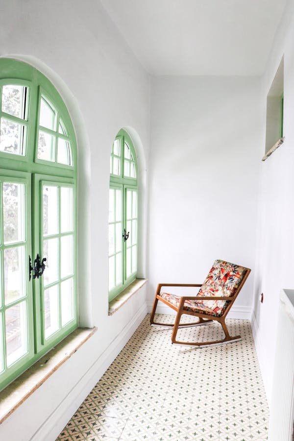 Chaise à bascule : confort et élégance pour votre salon